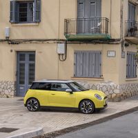 Probamos el MINI Cooper SE: tan especial como siempre, pero ahora listo para ser uno de los eléctricos urbanos más vendidos por méritos propios