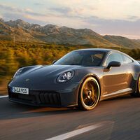 Así ha conseguido la etiqueta ECO de su historia el Porsche 911: un motor eléctrico en el turbo, 61 CV más y solo un poco más pesado