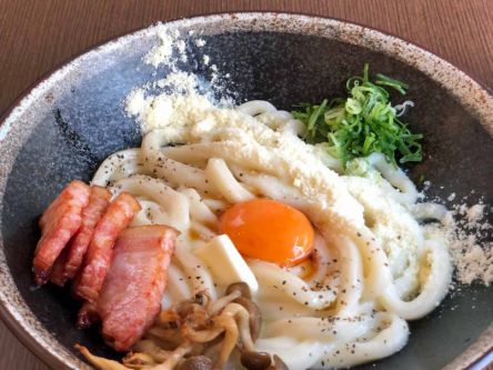 マツコも驚いた！とろ～り卵＆バターがとろけるモッチモチ“釜玉うどん”