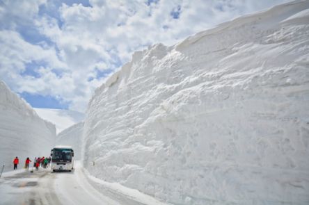 まだ間に合うＧＷ絶景！ホテルもツアーも一気に予約！「ホテルJALシティ富山」雪の大谷ガイドツアー！