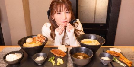 神保町の“たまごかけ麺”専門店「麺屋 二二一」へ！麺とライスで二度楽しめる究極の卵かけ料理に驚き♪【大食いアイドルもえのあずきの絶品グルメ81】