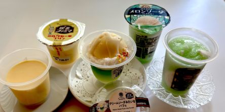 【ファミマ 新作スイーツ・実食レポ】レトロかわいい喫茶店メニュー3種食べ比べ！「喫茶ファミマ」キャンペーンの「クリームソーダみたいなパフェ」「フロスティメロンソーダ」「喫茶店のミルクセーキプリン」魅力は？