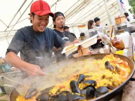 奈良の青空の下、あの有名シェフが作る絶品グルメを味わおう！