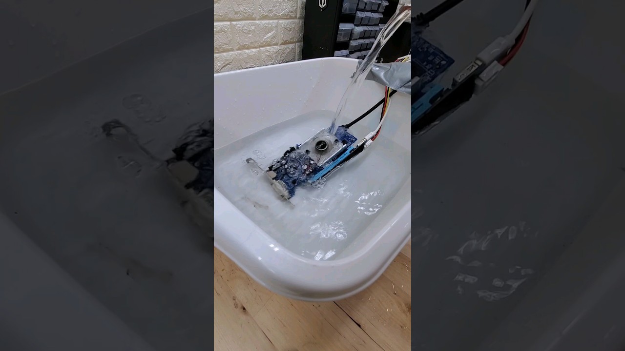 think it's possible for a frozen GPU to keep working? #shorts - YouTube