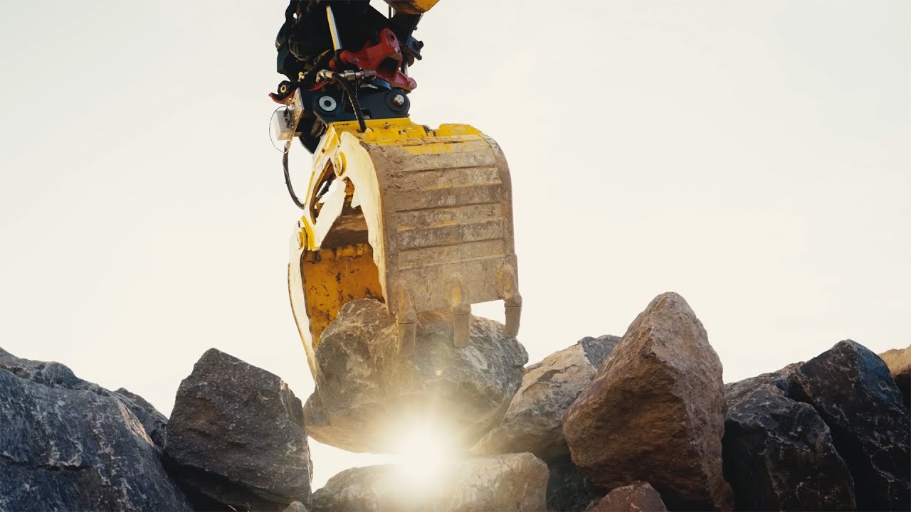 Autonomous excavator constructs a six-metre-high dry stone wall - YouTube