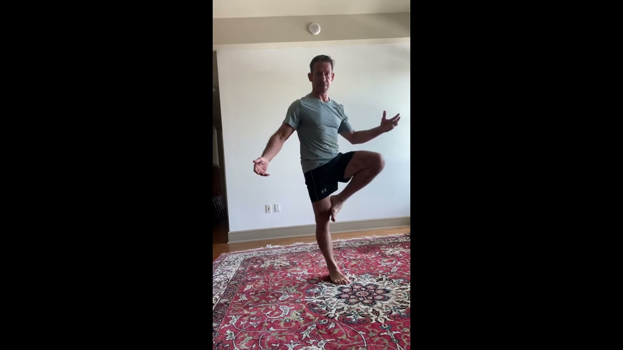 Dragon Lunge into Low Lateral Lunge Bodyweight - YouTube