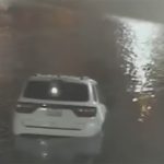 こんなの罠すぎるでしょ･･･浸水した地下道に水没する車の動画。