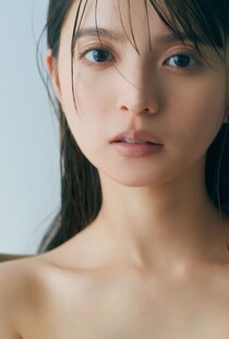 齋藤飛鳥の胸の谷間