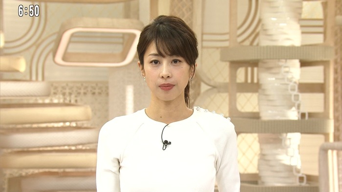 加藤綾子アナがおっぱい強調