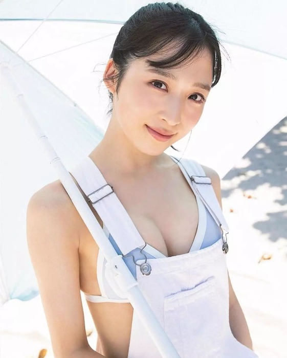 小栗有以のおっぱい