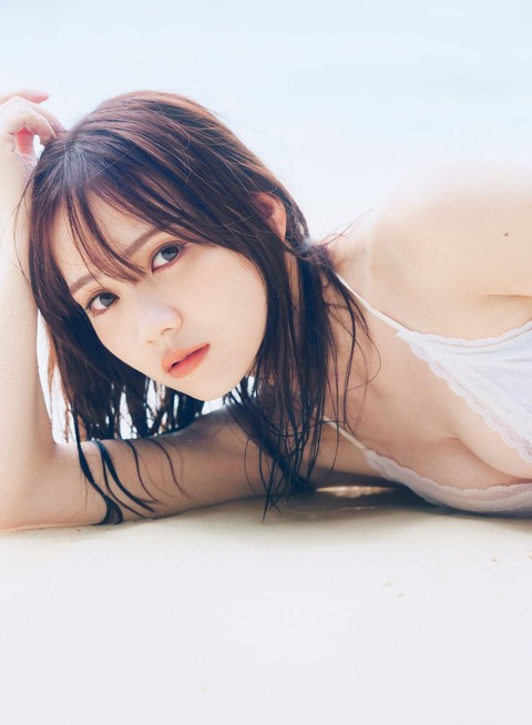 乃木坂46田村真佑1st写真集水着姿カット