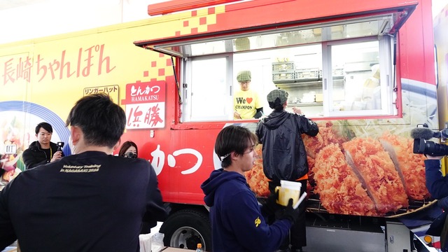 ソフトバンク和田毅が報道陣60人に食事を提供リンガーハット