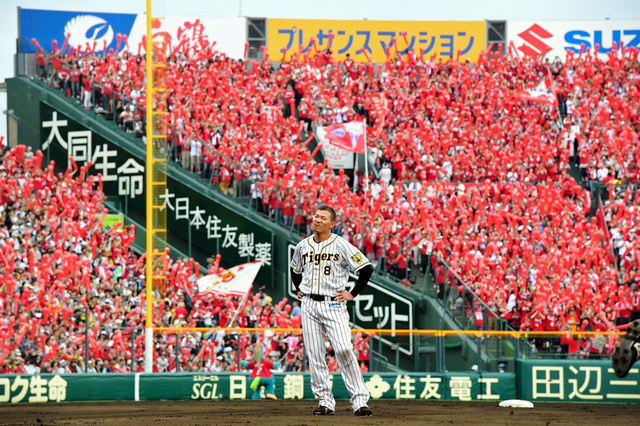 甲子園カープファン赤く染まるレフトスタンド