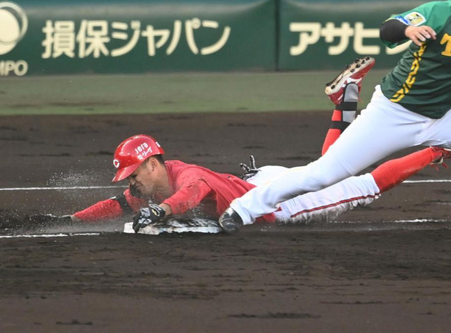 カープ矢野が阪神西から先制タイムリー内野安打