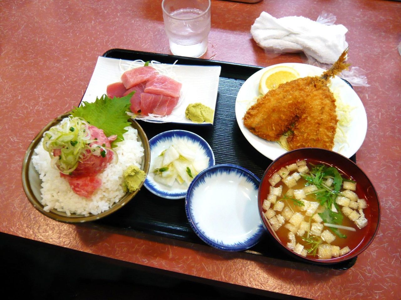 Ｃ定食（アジフライ、生マグロぶつ）1,000円