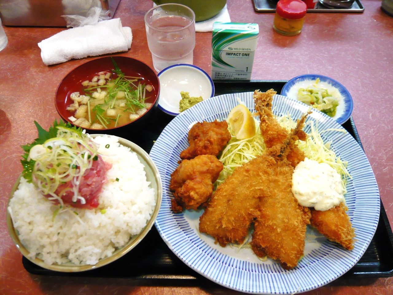 日替りランチ（大海老フライ、アジフライ、唐揚げ）900円