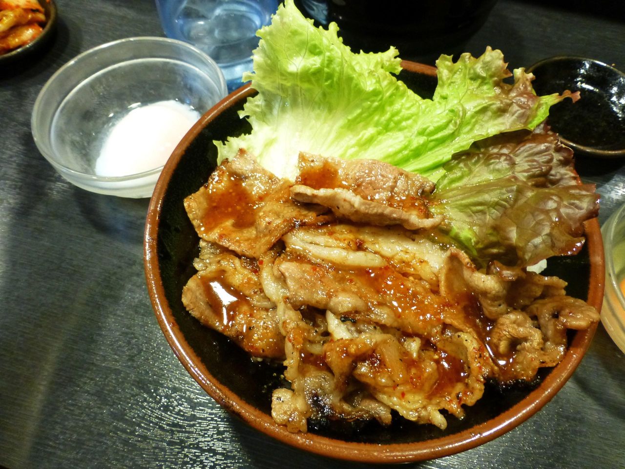 カルビ丼（大盛）温泉たまご850円