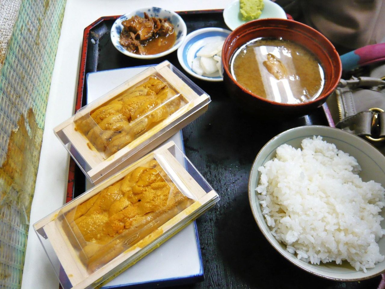 もみじやの箱ウニ定食（ウニ２箱付き）1,000円