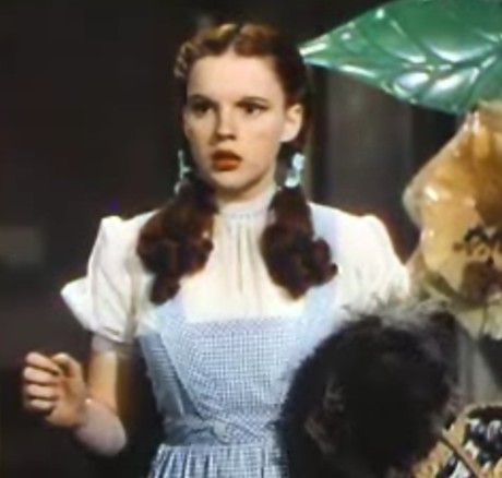 Judy_Garland_in_The_Wizard_of_Oz_trailer_2