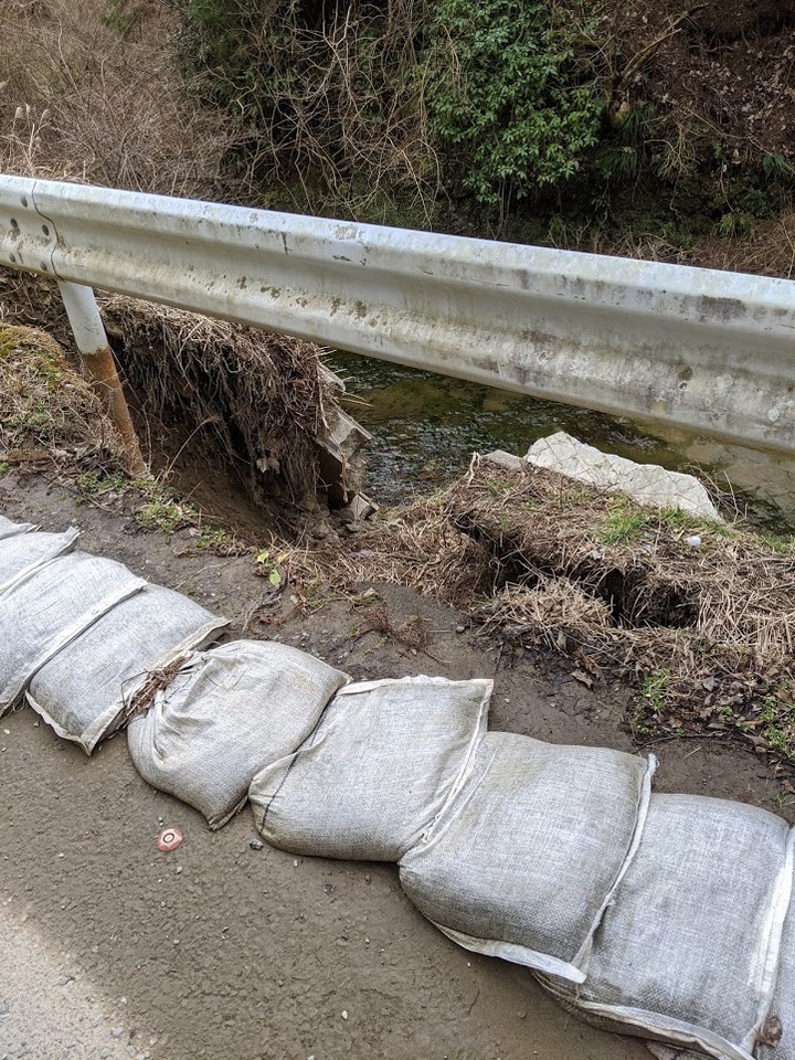 0127道路脇崩壊