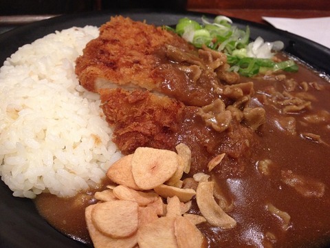 4食連続カレー食ってる