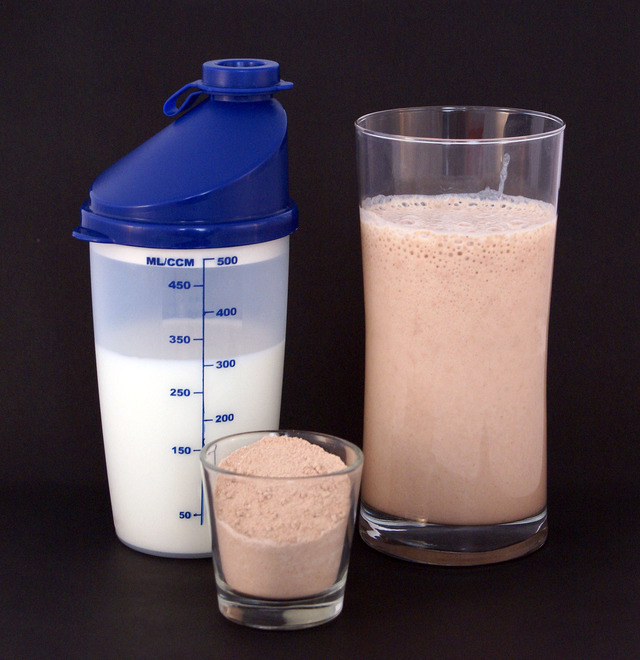 1920px-Protein_shake