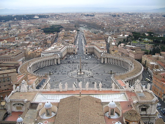 800px-Saint_Peter's_Square_from_the_dome