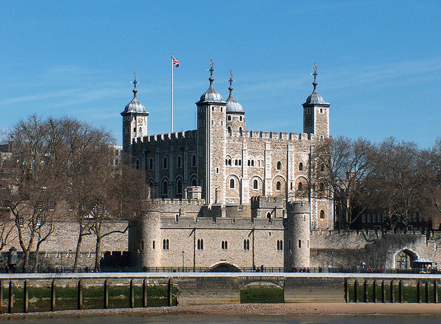 800px-Tower_of_London,_April_2006