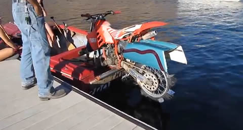 motocorssor_boat