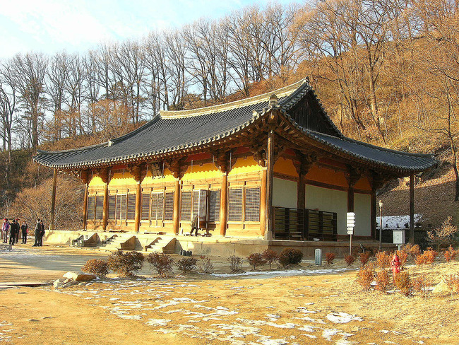 1280px-Muryangsujeon2