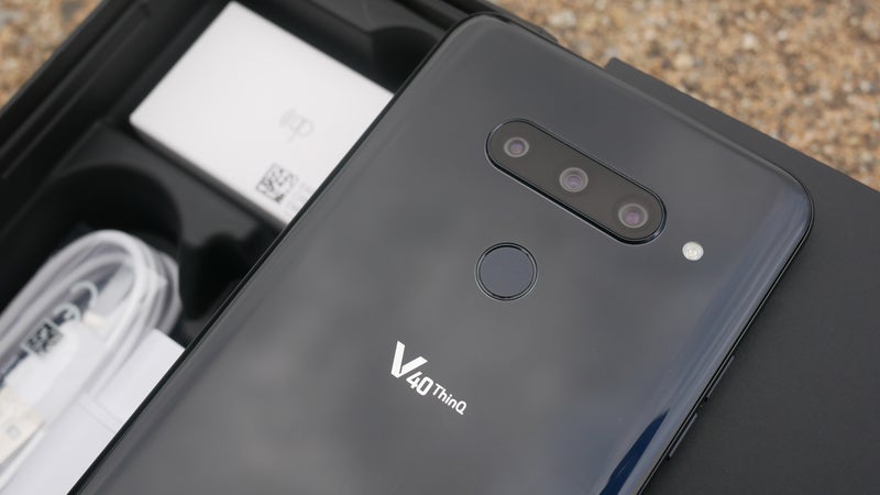 LG V40 ThinQ Unboxing and First Look: Three cameras, triple the fun