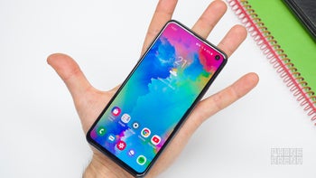 In search of the perfect compact phone: Samsung Galaxy S10e