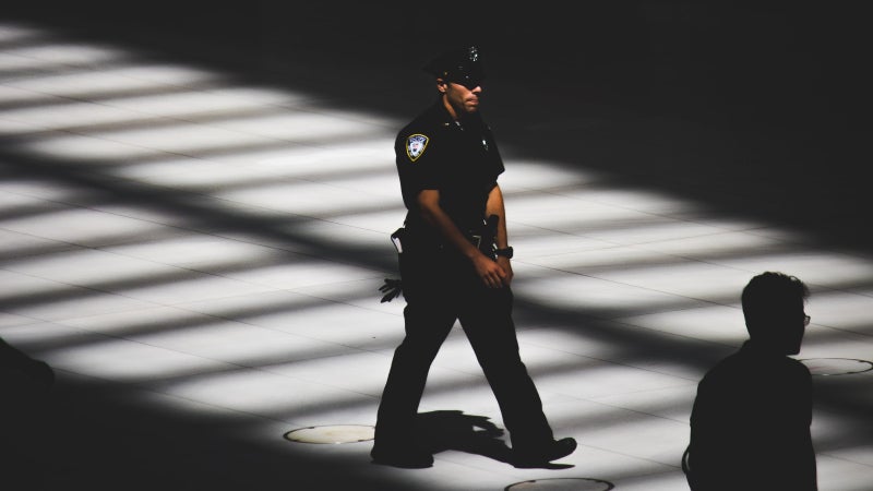 Amsterdam Apple Store becomes scene of violent armed robbery