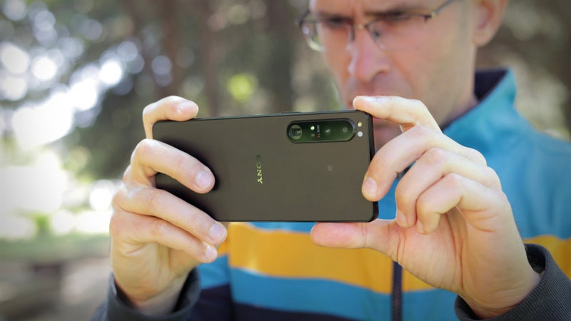 Sony Xperia 1 IV vs iPhone 13 Pro Max vs Galaxy S22 Ultra: Camera Comparison