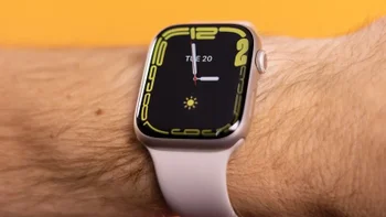 Snatch an Apple Watch Series 8 with a bonkers discount for Thanksgiving and treat yourself to an exq