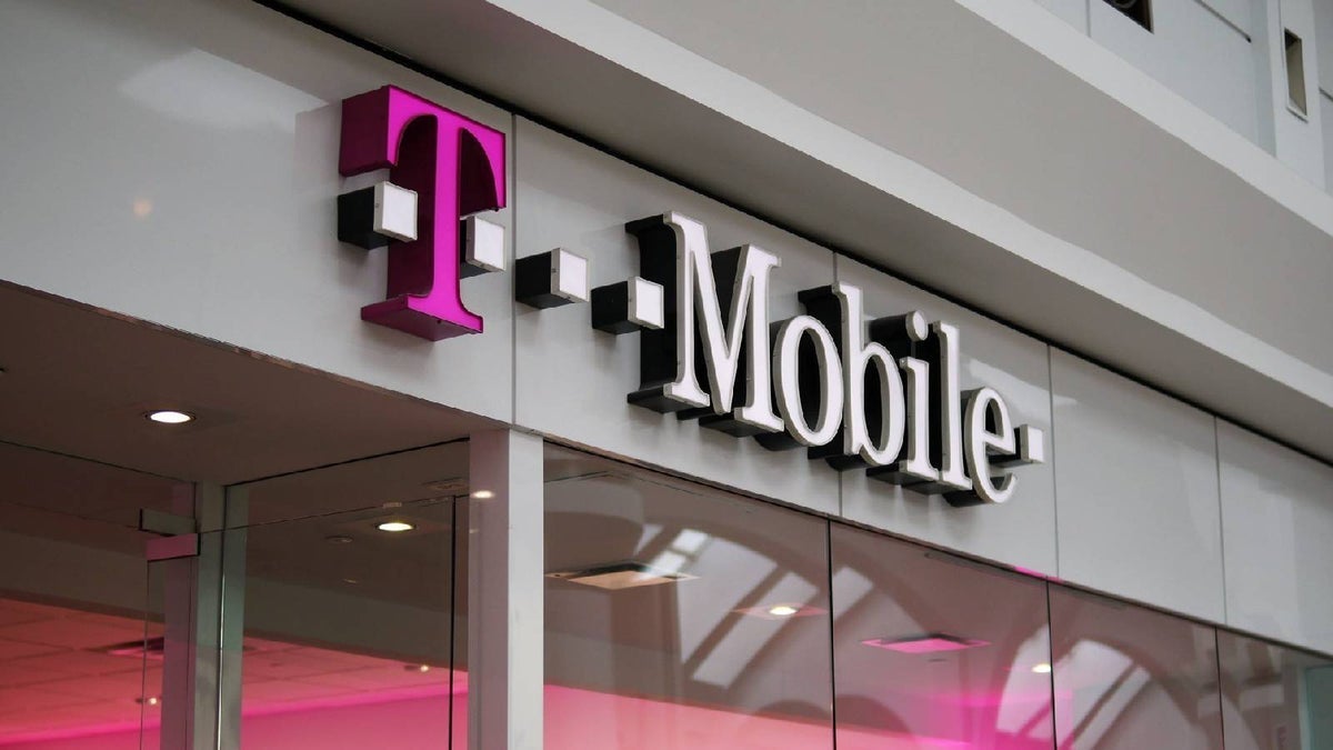 Insight from employee explains what's going wrong at T-Mobile