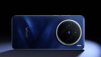 The new Vivo X200 in color blue.