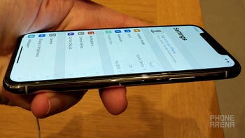 Apple: OLED tech is to blame for the iPhone X display looking blueish when tilted