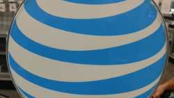 Some Apple iPhone users on AT&T can't make or take calls (UPDATE)