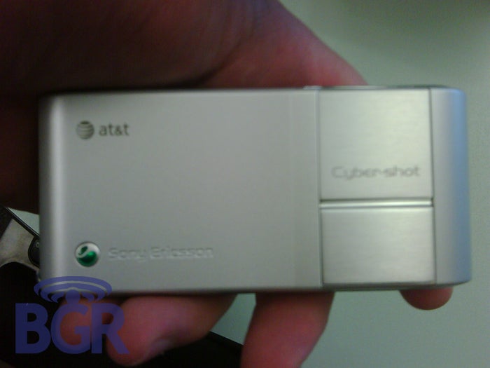 Sony Ericsson&#039;s C905a runs into paparazzi, heads to AT&amp;T stores?
