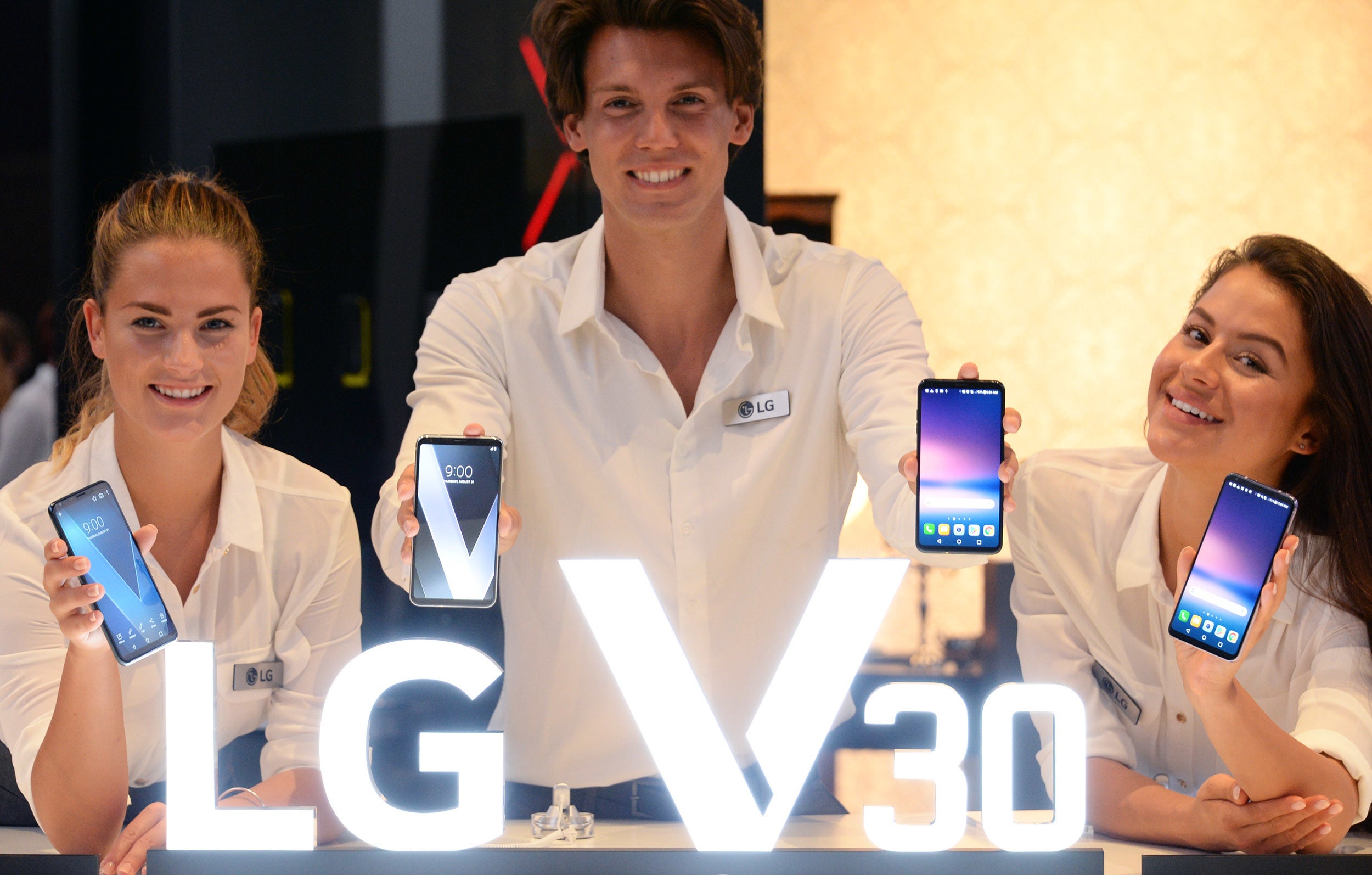 LG V30 vs. LG V30+: what&#039;s the difference?