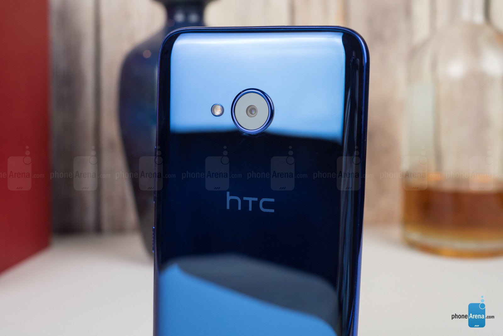 HTC U11 vs HTC U11 life: what&#039;s different, what&#039;s similar?
