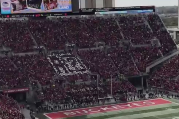 Apple gets trolled in front of 105,000 at Ohio Stadium - Apple gets trolled in front of 105,000 Buckeye fans in Ohio Stadium