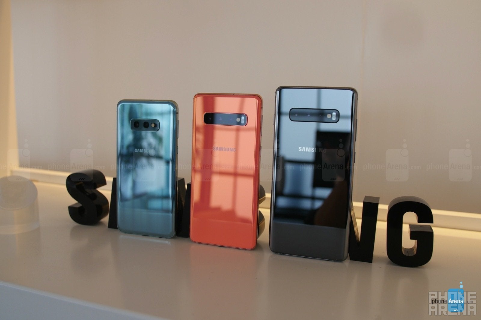 Left to right - S10e, S10, S10+ - Samsung Galaxy S10e hands-on: Big features in a smaller package