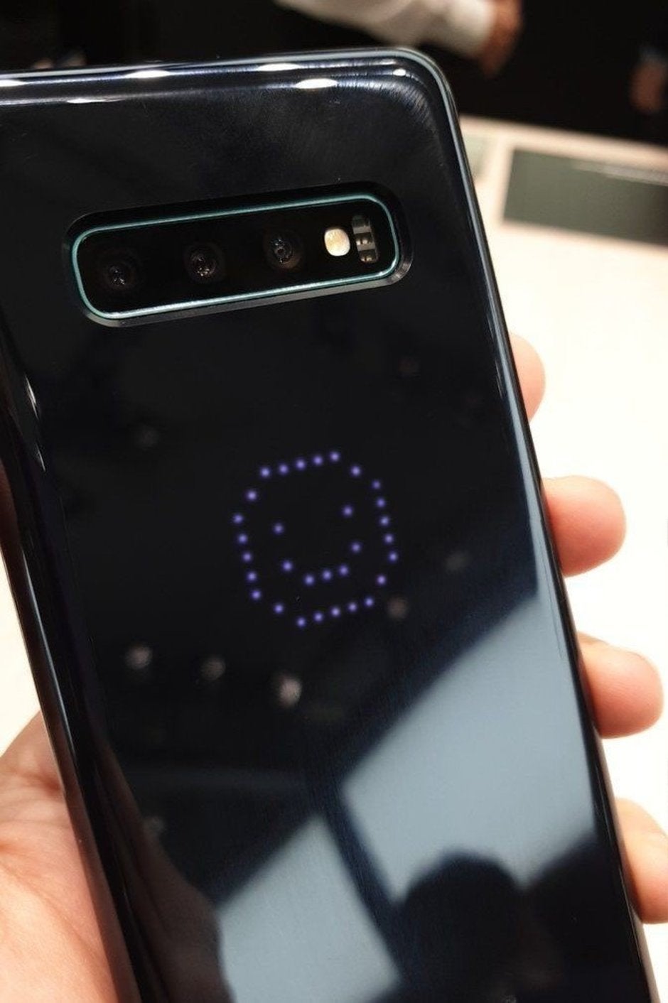 The future is here! - The Galaxy S10&#039;s fancy LED case disables the phone&#039;s NFC