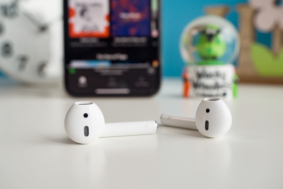 The second-gen AirPods look pretty much identical to the original version, also lacking water resistance - Latest analyst report predicts &#039;stable&#039; 2019 iPhone sales, AirPods 3 release by year&#039;s end