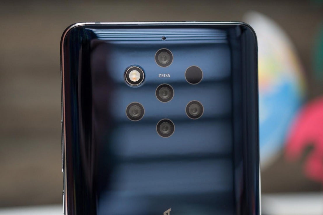 The optical quality on the Nokia 9 PureView is one of the best on a phone according to Zeiss&#039; CEO - Zeiss CEO says that there are limits to the evolution of smartphone cameras