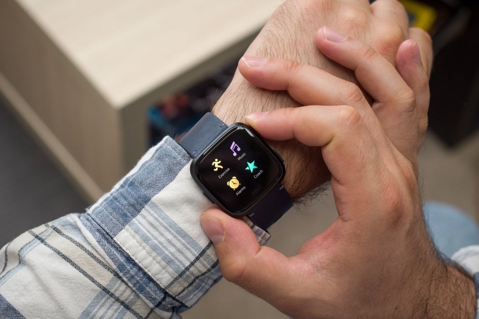The Fitbit Versa is an activity tracking star, but otherwise, it&#039;s a largely mediocre Apple Watch alternative - Why is everyone so far behind Apple in the smartwatch market?
