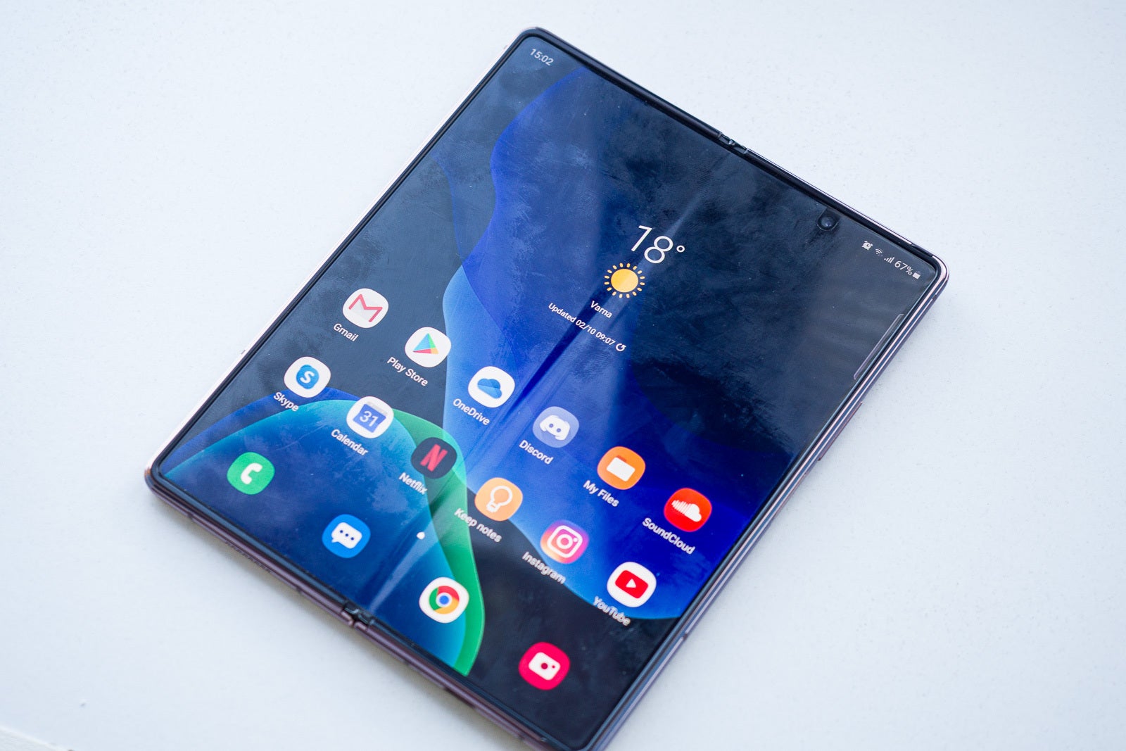 Unless you&#039;re planning to take a risk and remove the screen protector, you best be okay with this smudgy look. - Samsung Galaxy Z Fold 2 long-term review: Still exciting?