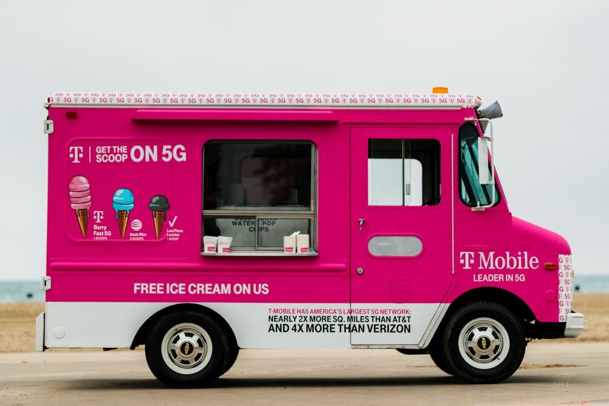 T-Mobile derides AT&amp;T and Verizon&#039;s 5G networks using... free ice cream